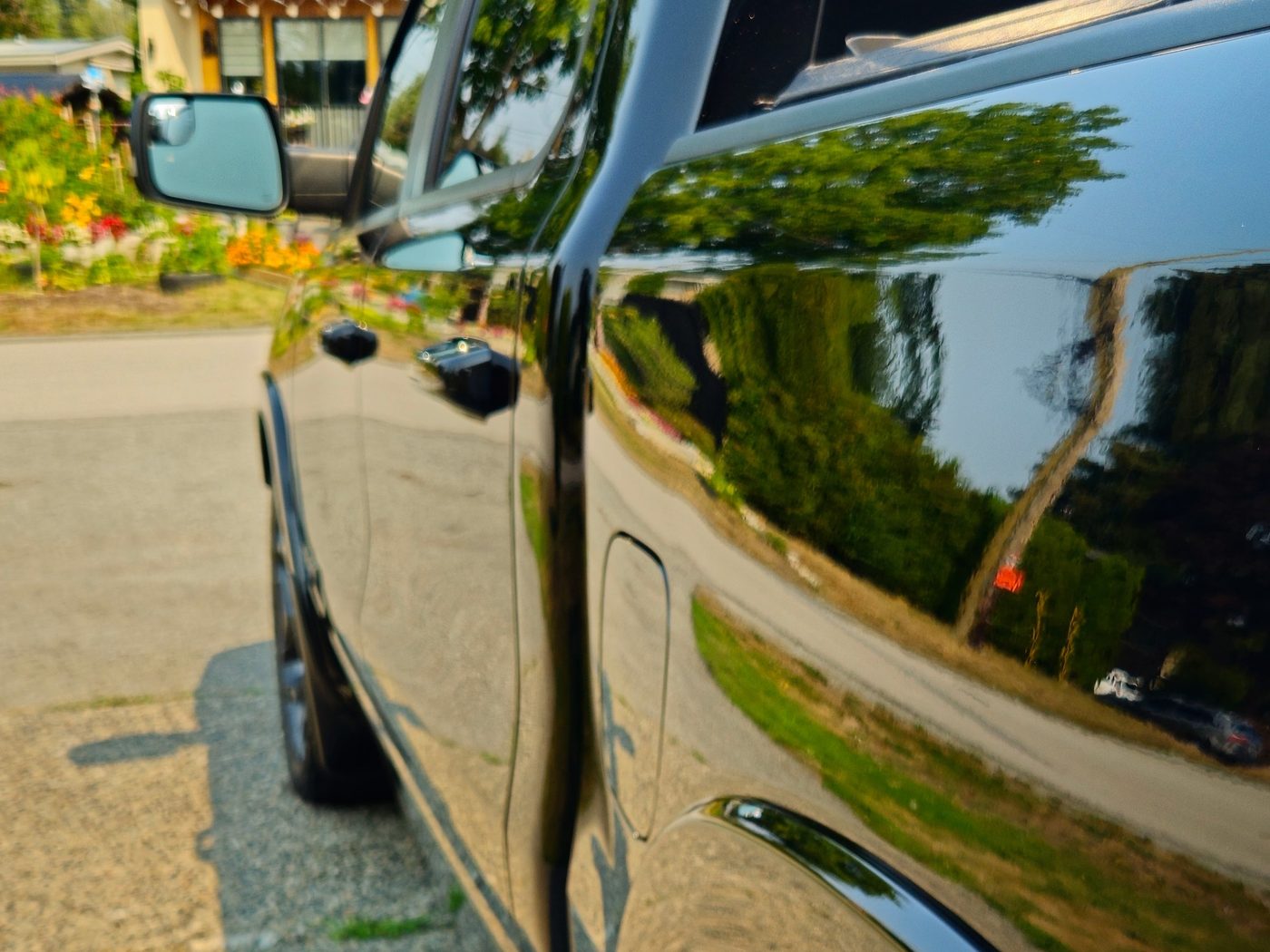 Mirror-like reflection in the black paint of a truck after paint correction by Vantique Detailing